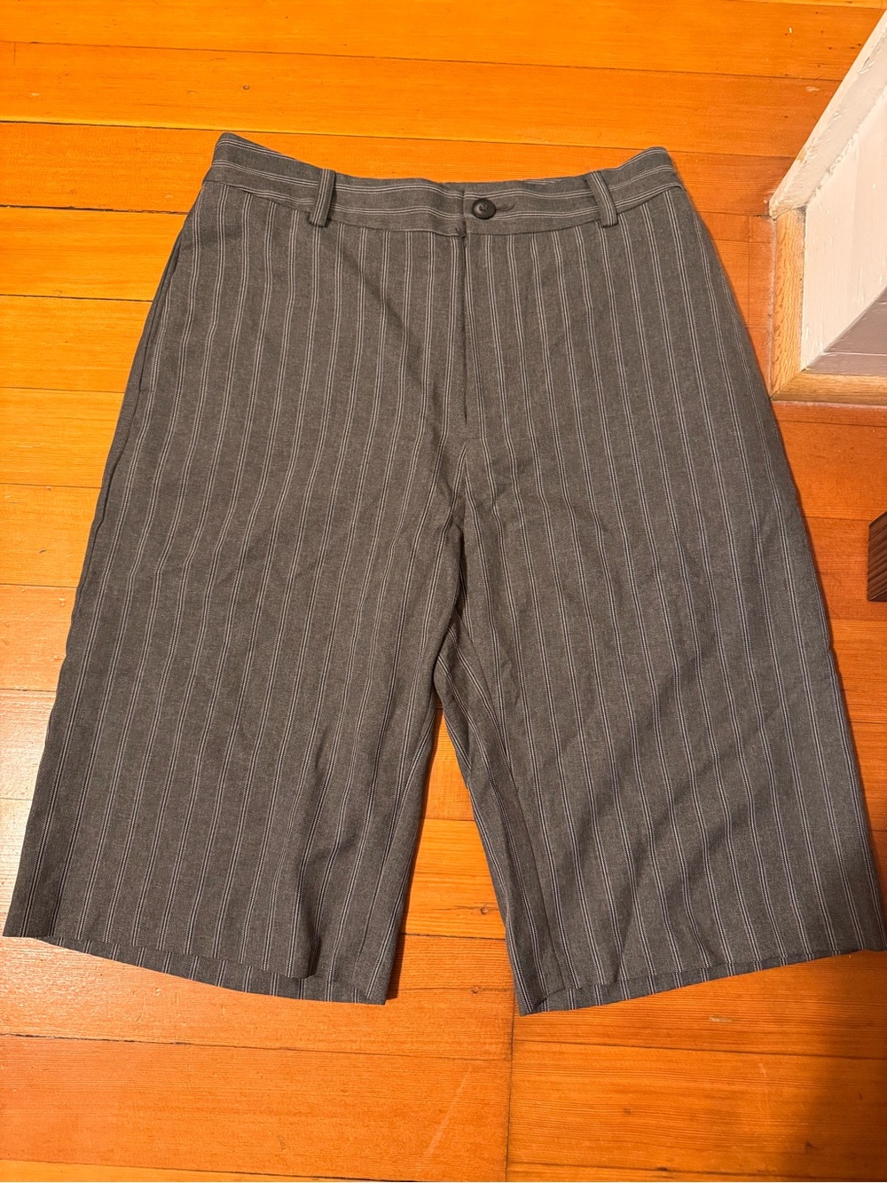 Topshop Gray Pinstripe Bermuda Office Shorts | Size 8 | Excellent Condition